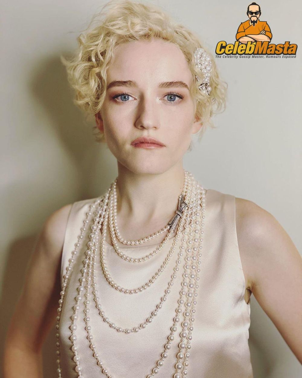 Photo Gallery: Julia Garner photo 1
