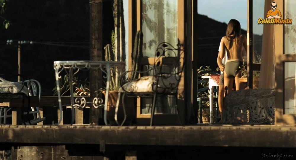 Camilla Belle Photo Gallery photo 1