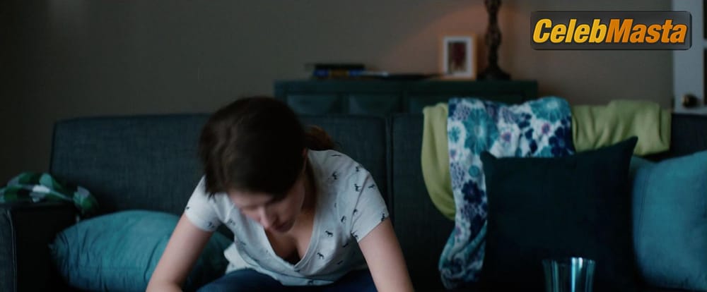 Anna Kendrick Photo Gallery from Table 19 photo 1