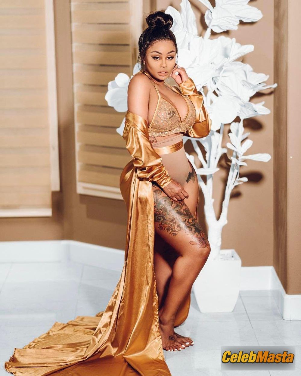 Blac Chyna Gallery: Golden Bra In New Photoshoot photo 1
