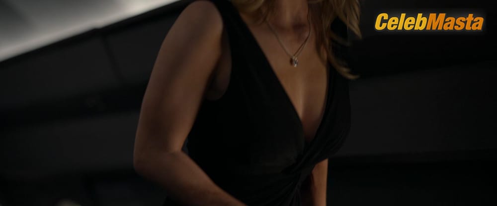 Photo Gallery: Betty Gilpin in The Hunt photo 1