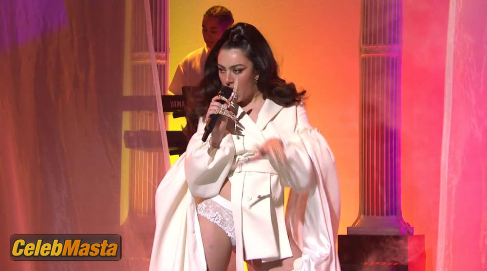 Charli XCX Photo Gallery from Saturday Night Live photo 1