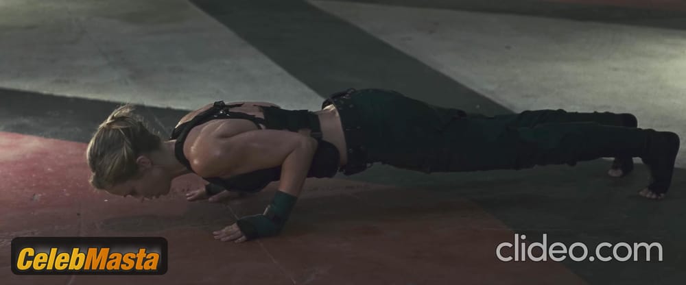 Emily Blunt Scene Photos Gallery from Edge Of Tomorrow photo 1