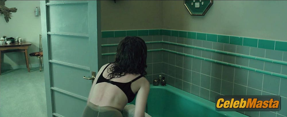 Emily Browning Photo Gallery from Legend photo 1