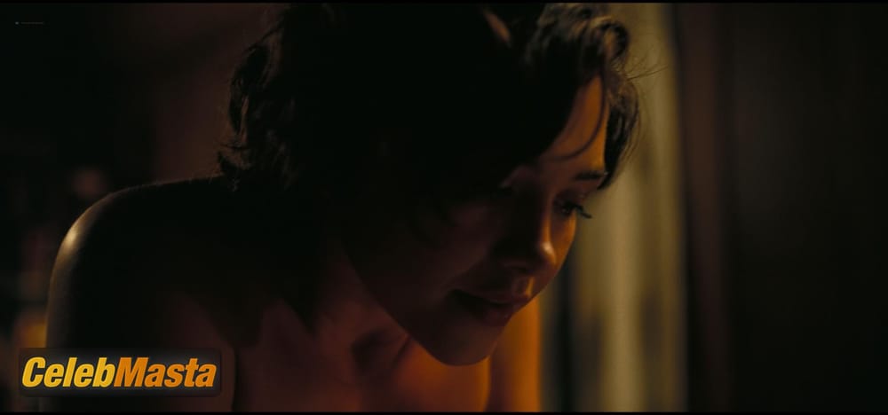 Photo Gallery: Florence Pugh in Oppenheimer photo 1