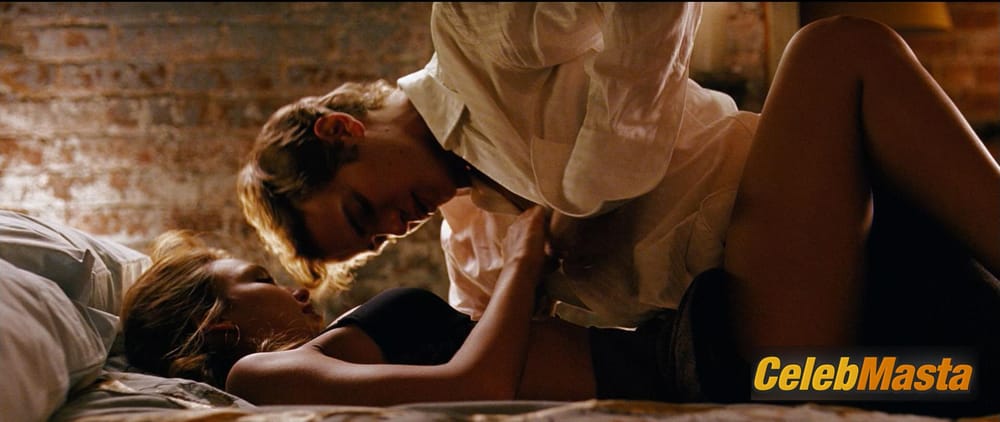 Jessica Alba in Awake (2021)