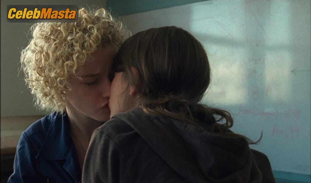 Julia Garner Photo Collection from I Believe In Unicorns photo 1