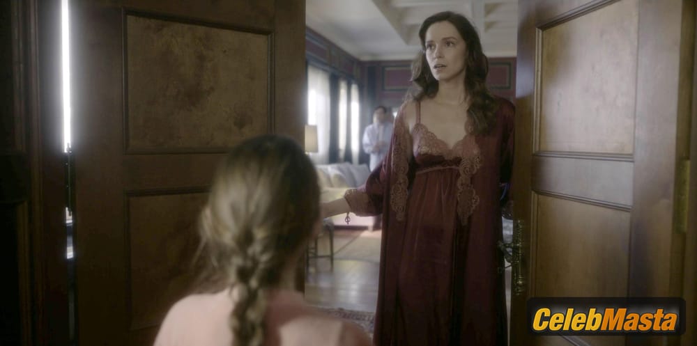 Kate Siegel Scene Photos Gallery from The Haunting Of Bly Manor photo 1