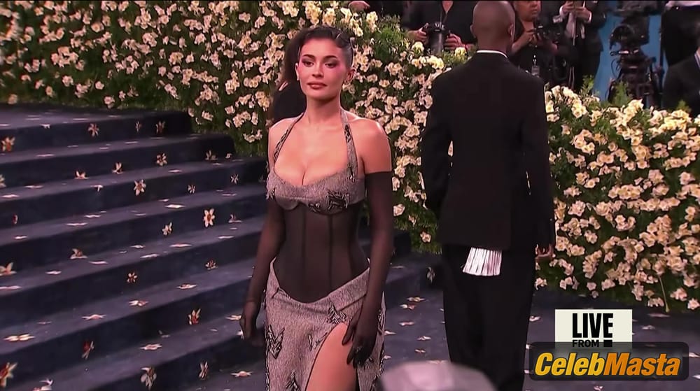 Kylie Jenner Photo Set from E! Live From The Red Carpet photo 1