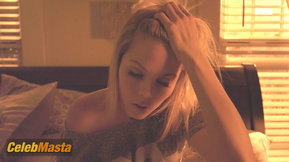 Laura Vandervoort Scene Photos Gallery from Coffee Shop photo 1