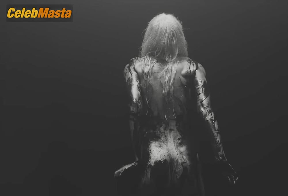 Photo Gallery: Taylor Momsen in For I Am Death // Life Evermore Pt.2 photo 1