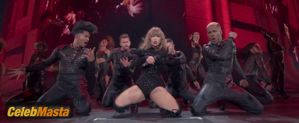 Taylor Swift Photo Set: Reputation Stadium Tour photo 1