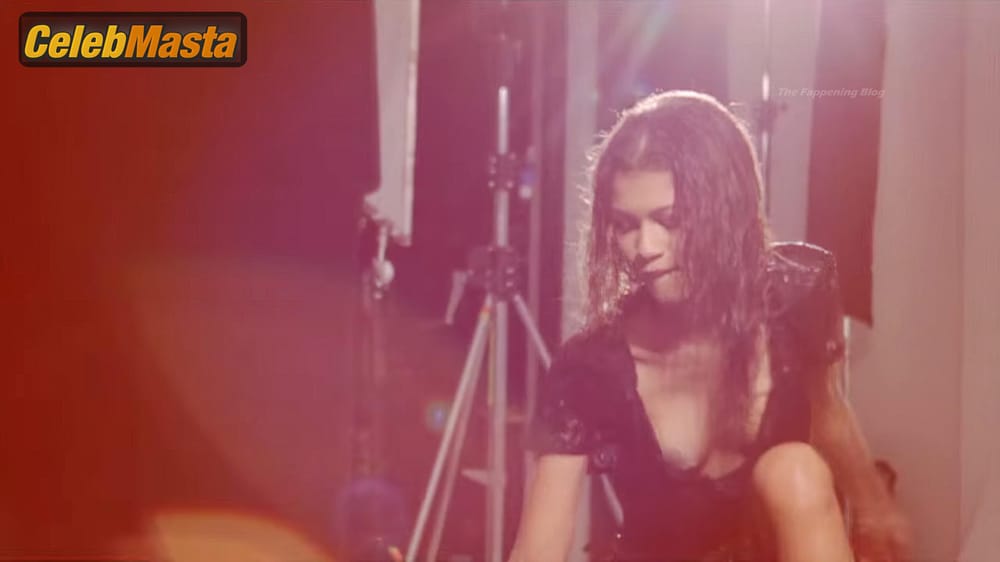 Zendaya Sexy Flashes Her Tit in the Behind-the-scene Video for Hunger Magazine Photo Gallery photo 1