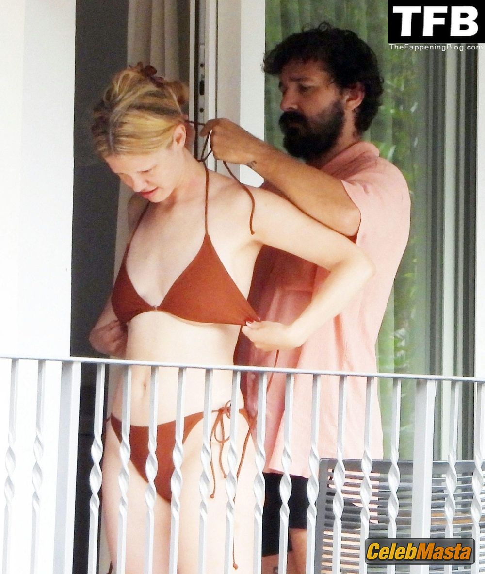 Mia Goth Sexy Seen Topless Showing Off Her Sideboob In Portofino Photo Gallery photo 1