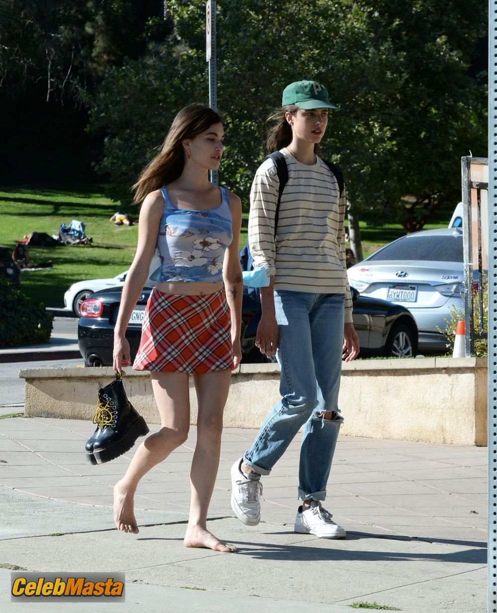 Margaret Qualley showed her tits without a bra at Silverlake in Los Angeles Photo Gallery photo 1