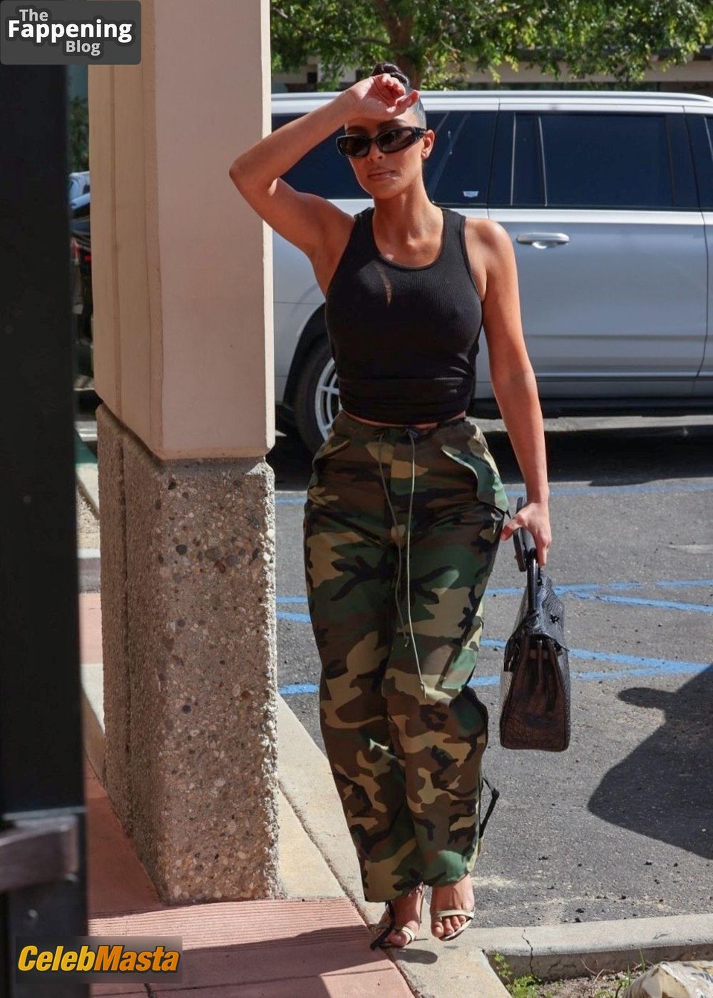 Kim Kardashian Flaunts Her Sexy Pokies At Mamba Academy In Thousand Oaks Photo Gallery photo 1