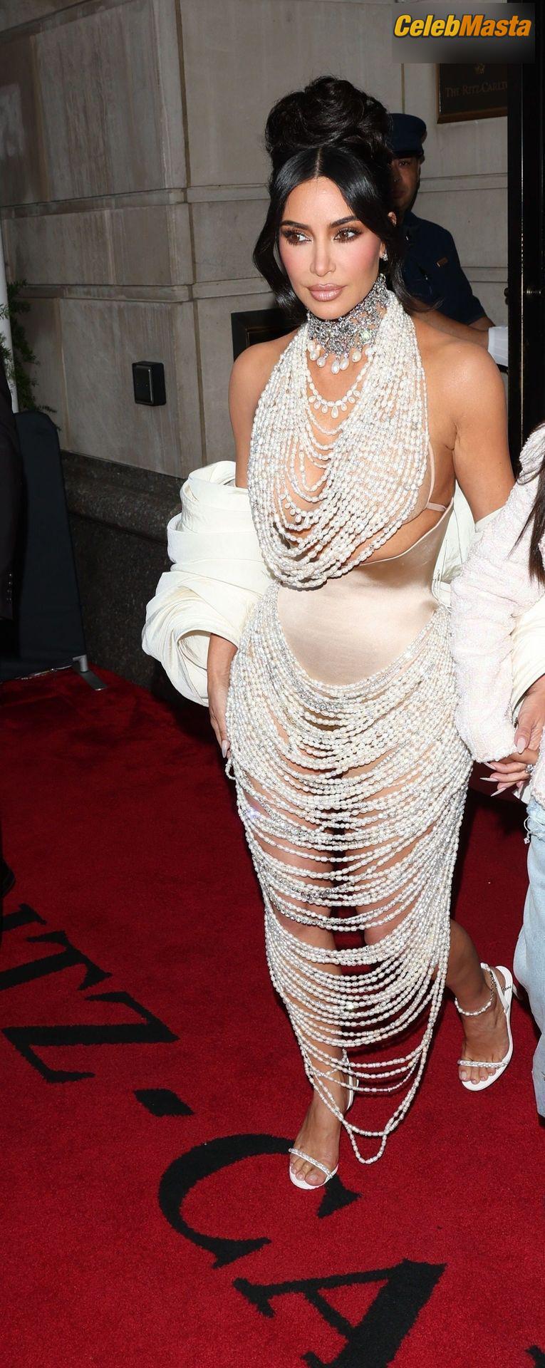 Kim Kardashian Flaunts Her Sexy Assets At The Met Gala In Nyc Photo Gallery photo 1