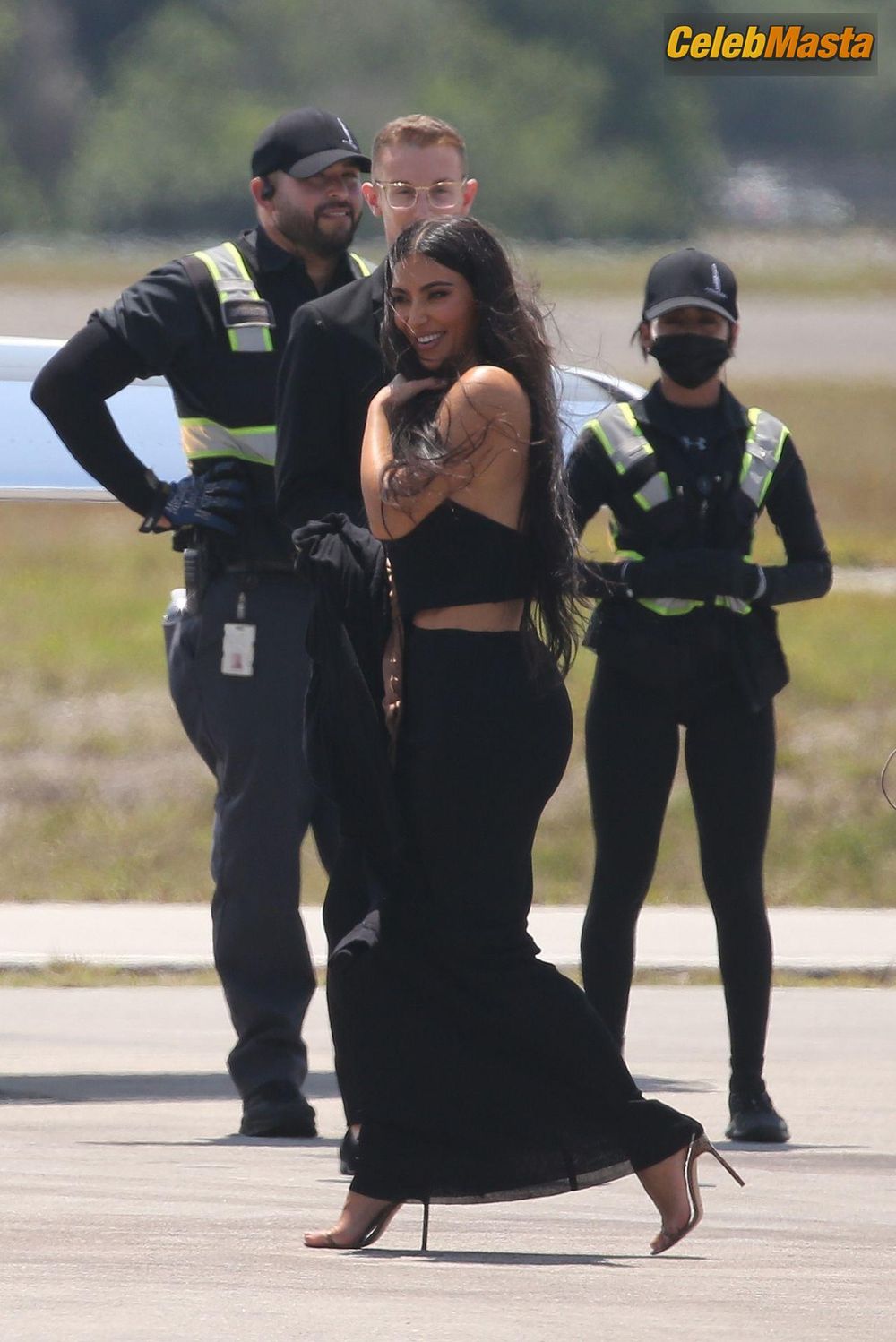 Kim Kardashian Sexy Seen At Adult Toy Store In Miami Photo Gallery photo 1