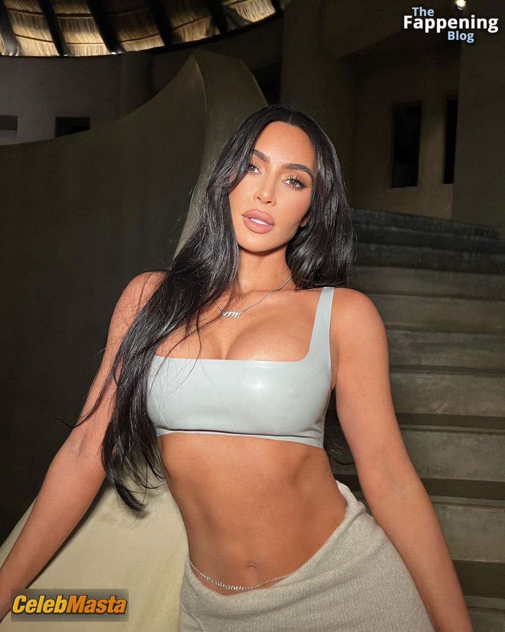 Kim Kardashian Sexy Flaunts Her Amazing Curves and Breasts Photo Gallery photo 1