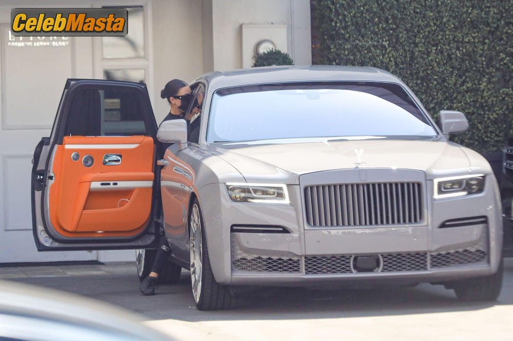Kim Kardashian Sexy Shows Off Her Curvy Body And Hits Up Epione for Some Pampering In Beverly Hills Photo Gallery photo 1