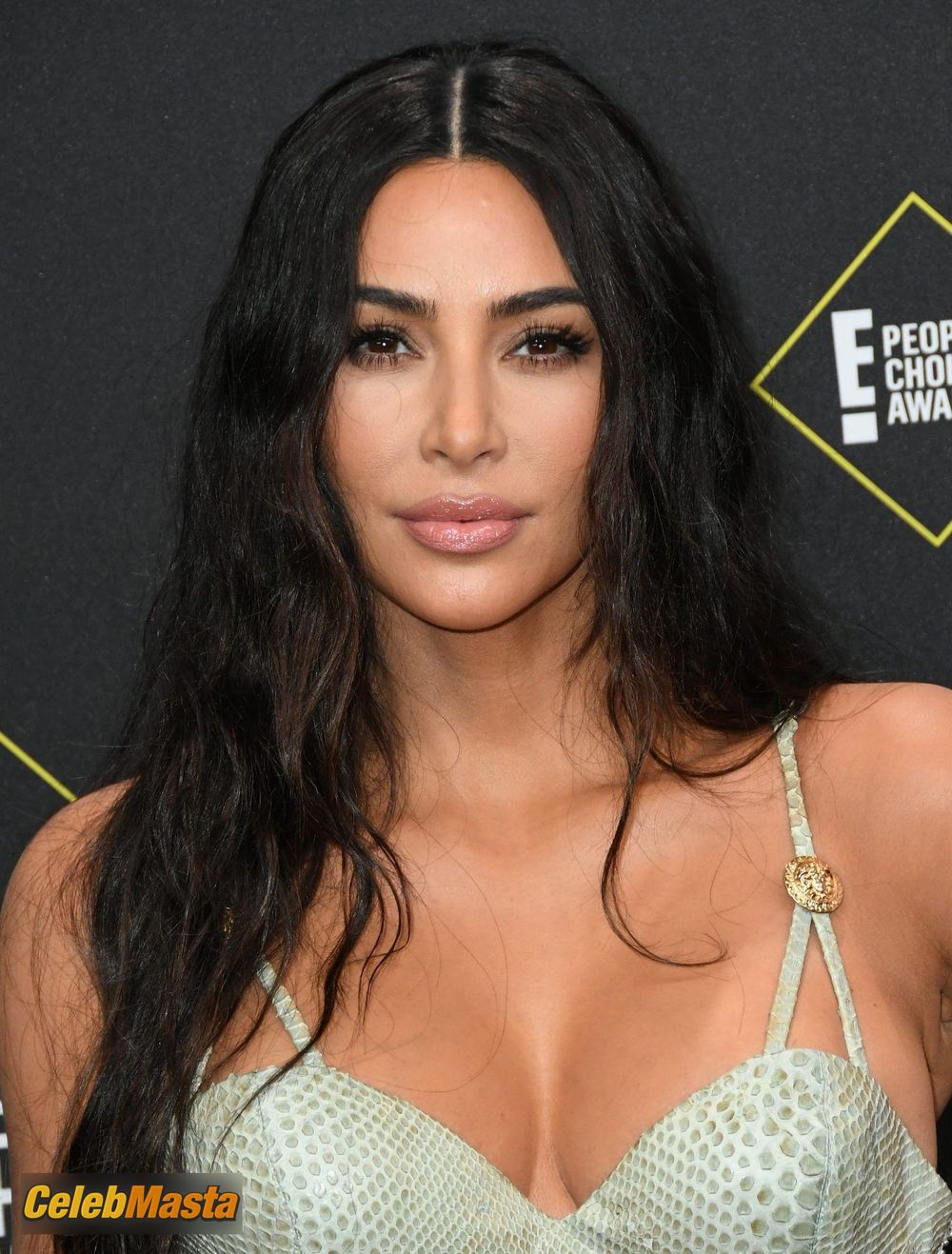 Kim Kardashian Sexy at the 2019 E! People’s Choice Awards held at the Barker Hangar in Santa Monica Photo Gallery photo 1