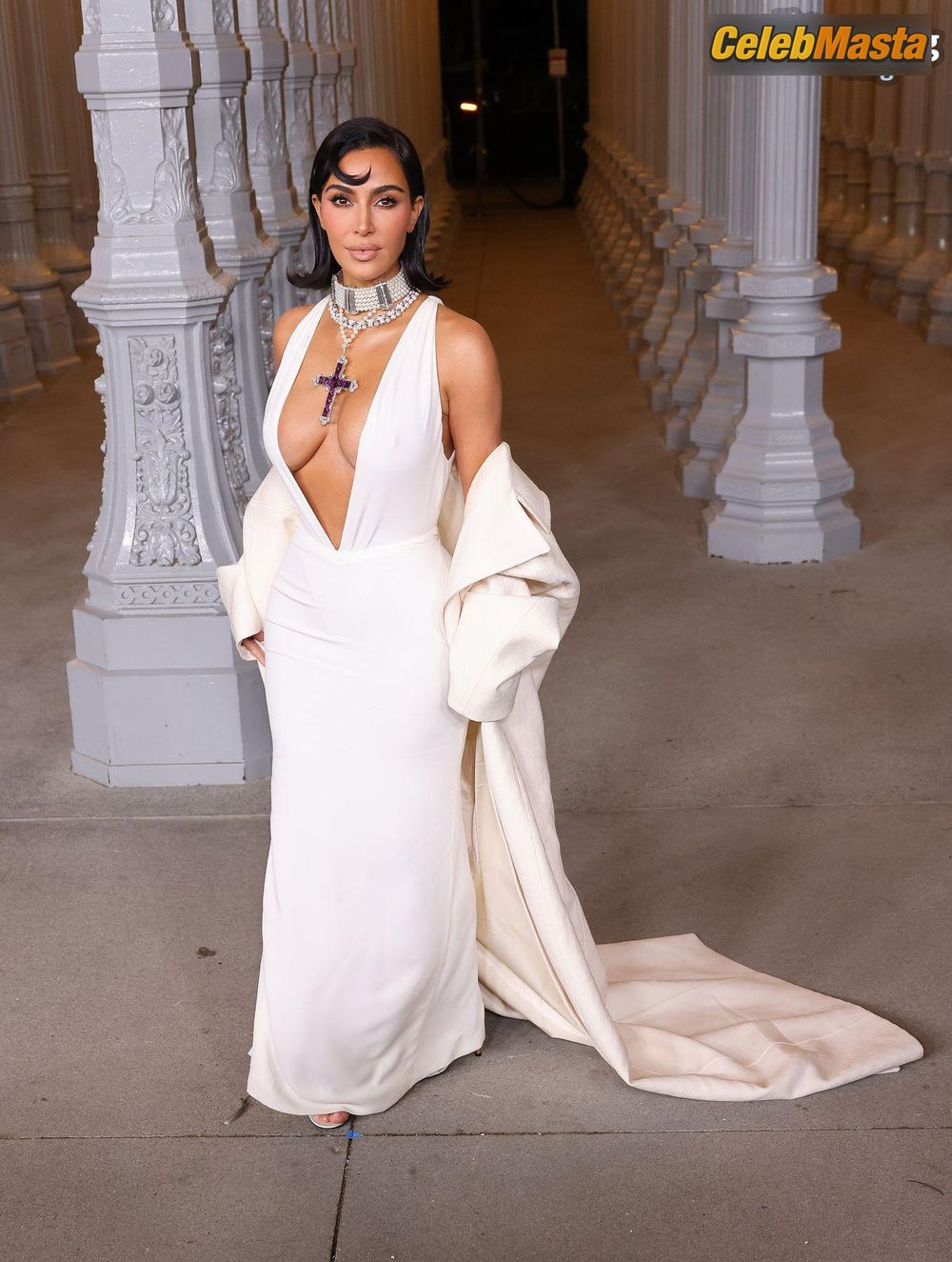 Kim Kardashian Sexy Shows Off Her Busty Cleavage And Figure At LACMA Art And Film Gala In Los Angeles Photo Gallery photo 1