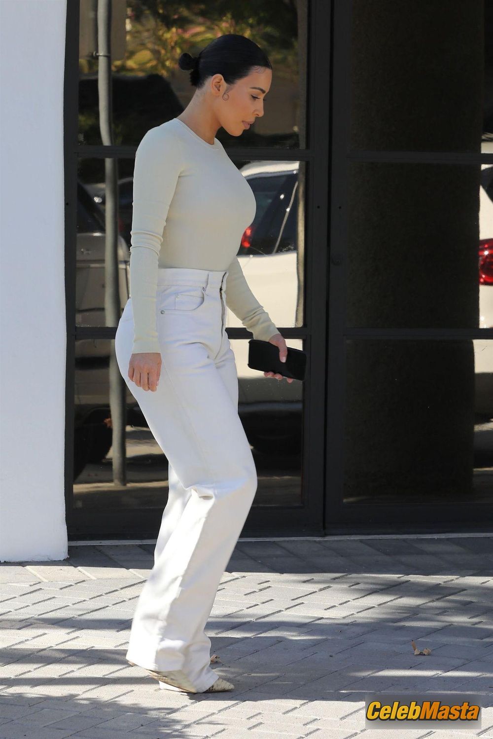 Kim Kardashian Sexy pays a visit to grandma Mary Jo Campbell in Los Angeles Photo Gallery photo 1