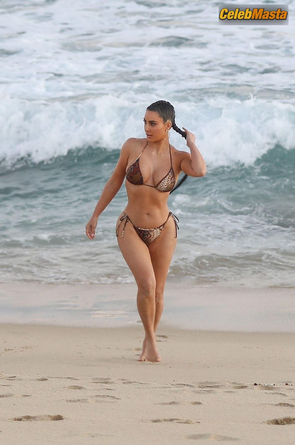 Kim Kardashian spotted in a bikini after filming KUWTK in Malibu Photo Gallery photo 1