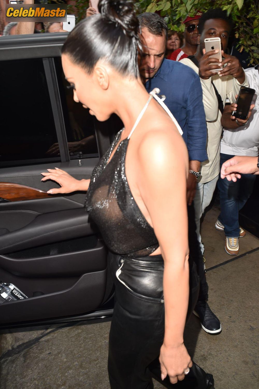 Kim Kardashian leaving the Mercer hotel dressed in leather to go to the Jimmy Fallon show in New York Photo Gallery photo 1