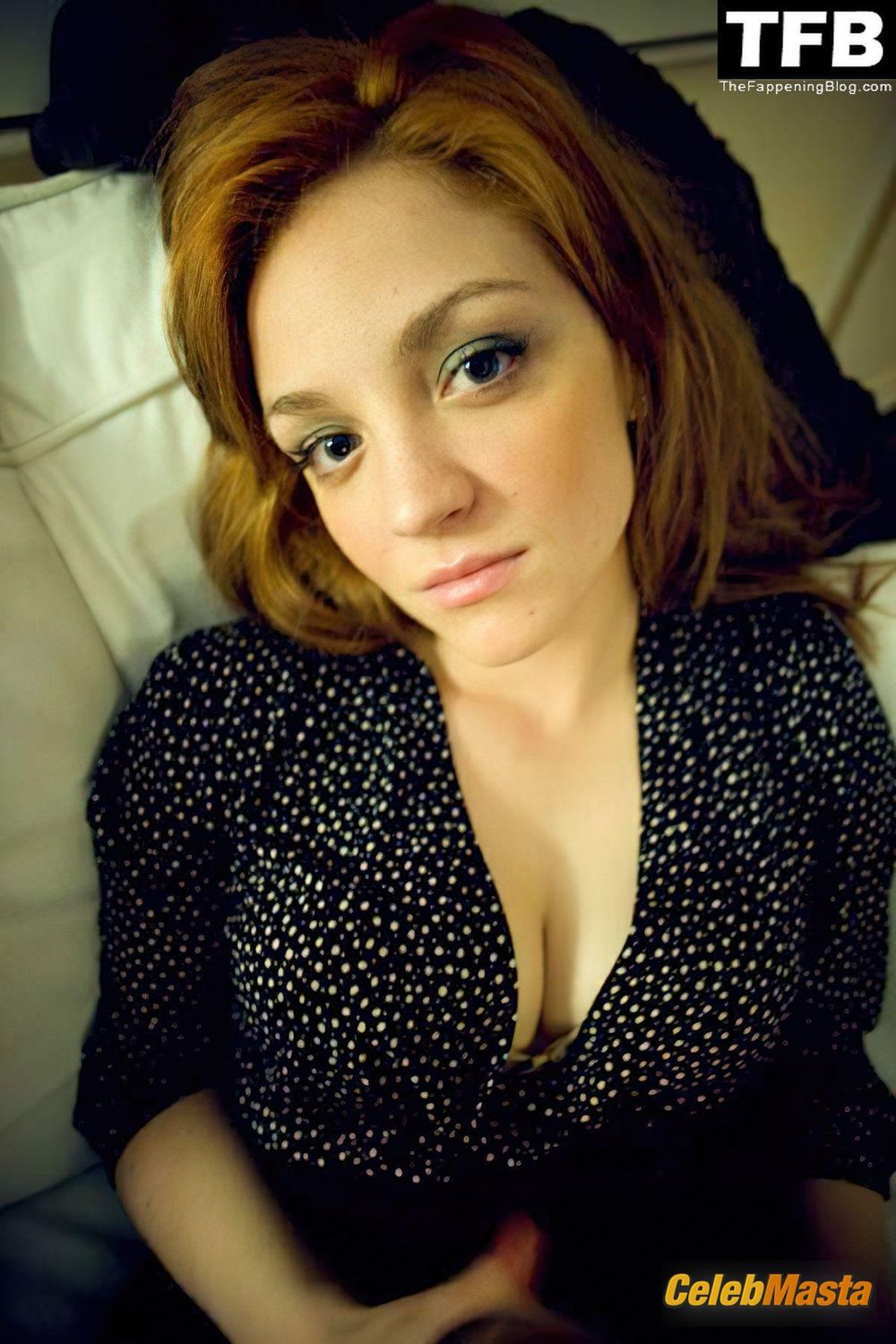 Abby Elliott Sexy Photos ollection From Various Selfies photo 1
