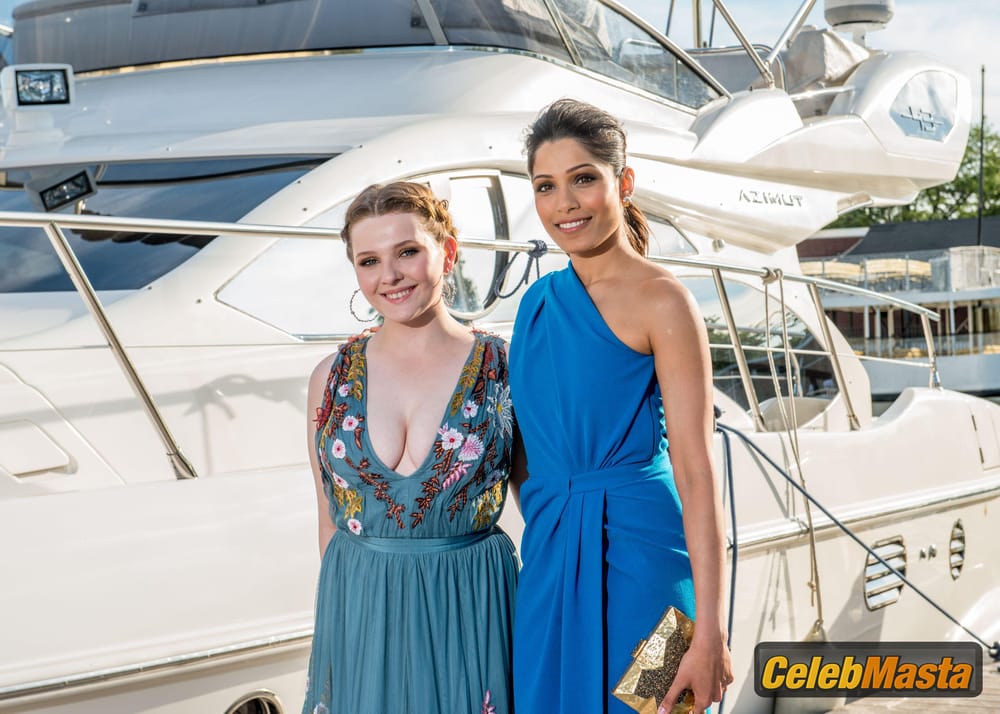 Abigail Breslin Cleavage at the 2016 Greenwich international Film Festival in Greenwich Photo Gallery photo 1