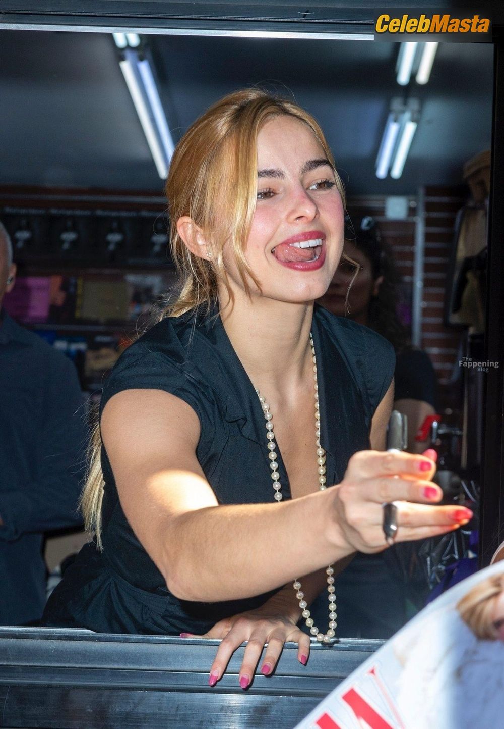 Addison Rae Sexy Flaunts Her Hot Legs At Her NYC Magazine Signing Photo Gallery photo 1
