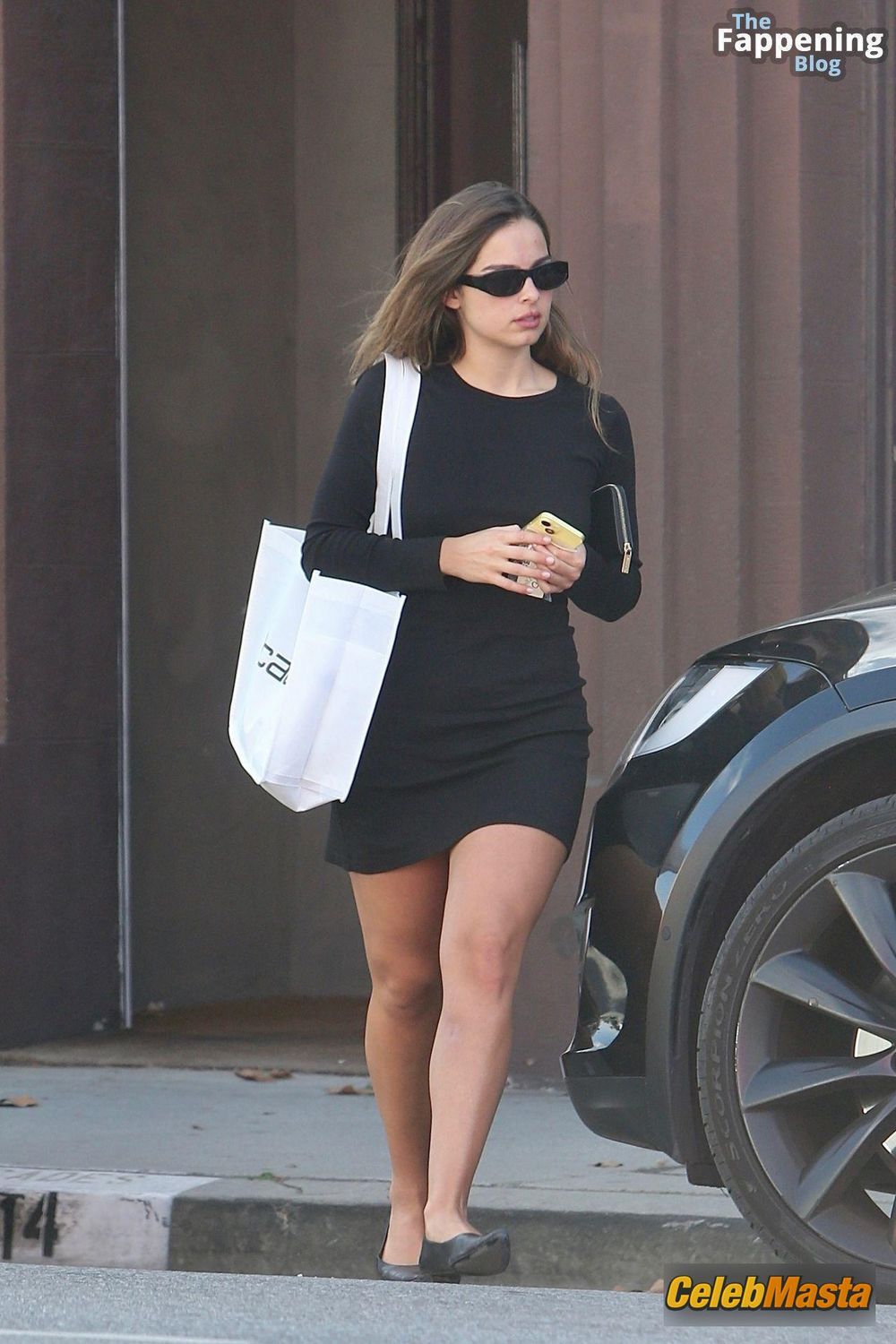 Addison Rae Flaunts Sexy Legs During Shopping Trip At Decades In Weho Photo Gallery photo 1