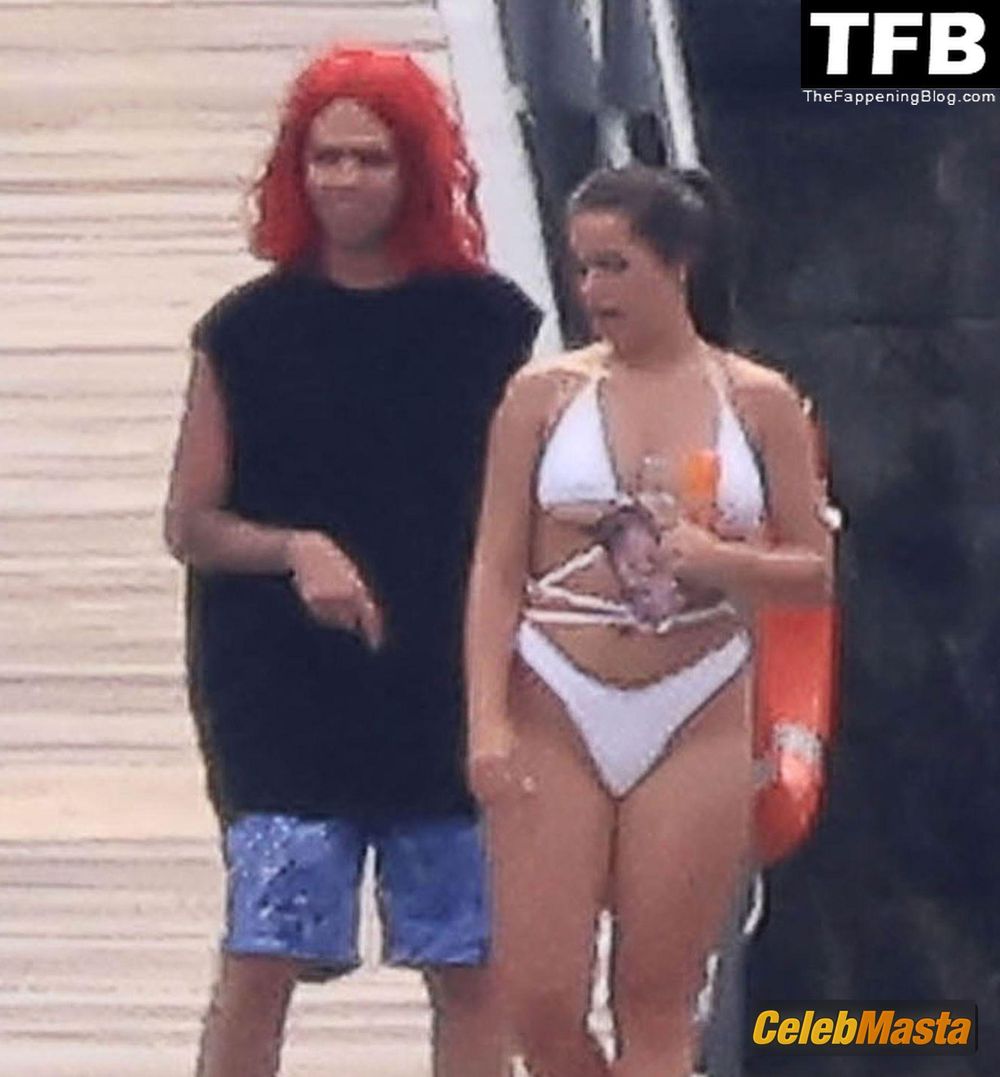 Addison Rae Sexy Seen Showcasing Her Hot Bikini Body Alongside Omer Fedi At Sereno Resort Photo Gallery photo 1