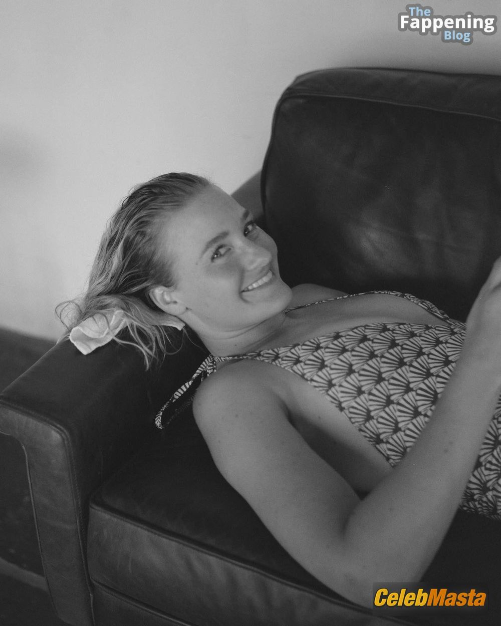 Aj Michalka’s Sexy Couch Session Photo Gallery photo 1