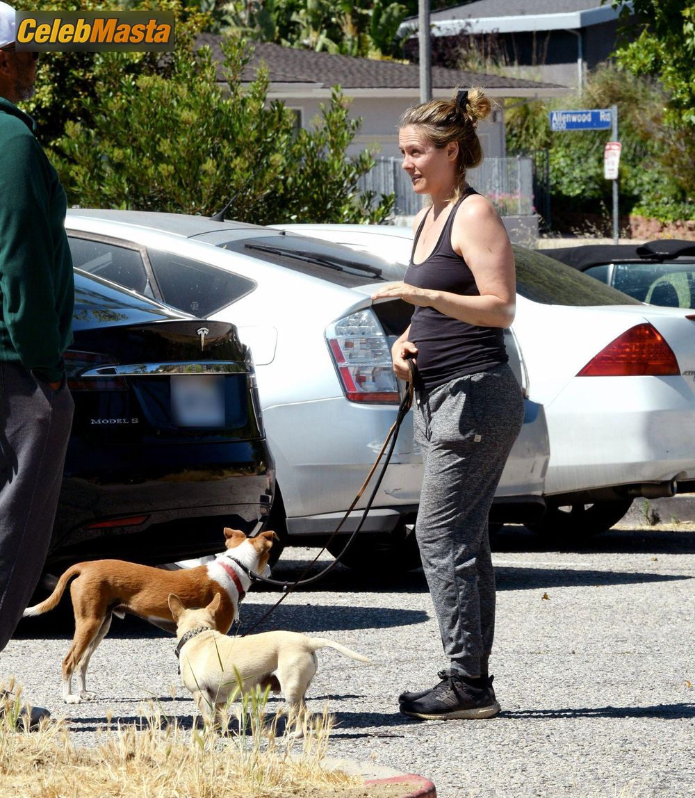 Alicia Silverstone pictured out for a hike in Los Angeles Photo Gallery photo 1