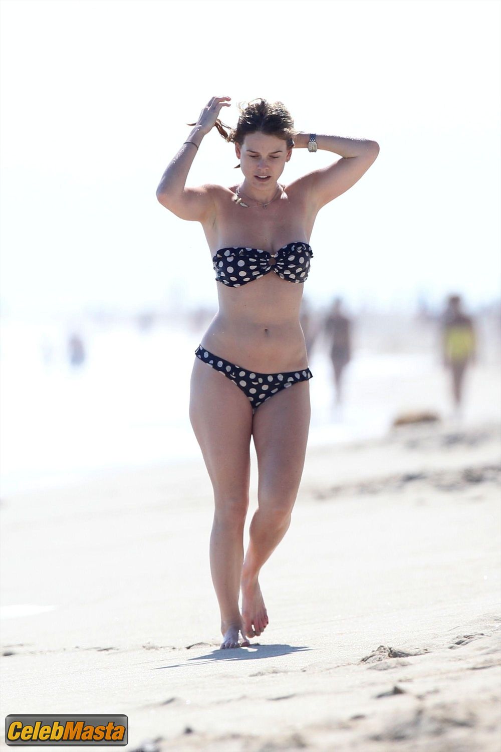 Alice Eve Sexy in Bikini At The Beach In Miami (25 November 2012, She Was 30 Years) Photo Gallery photo 1