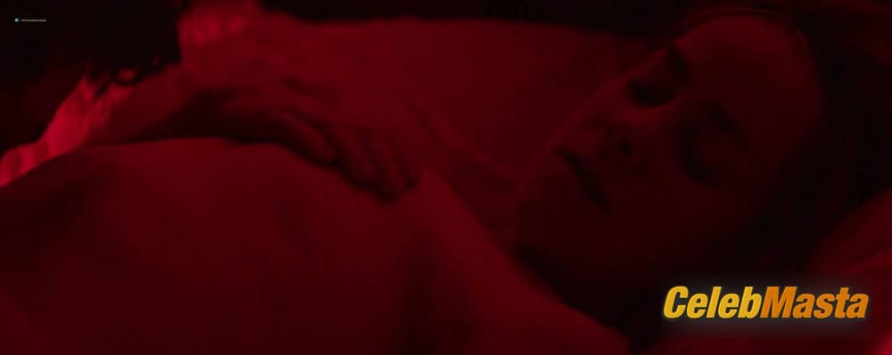 Jena Malone Sex Scene and Bikini Photos from Bottom Of The World photo 1