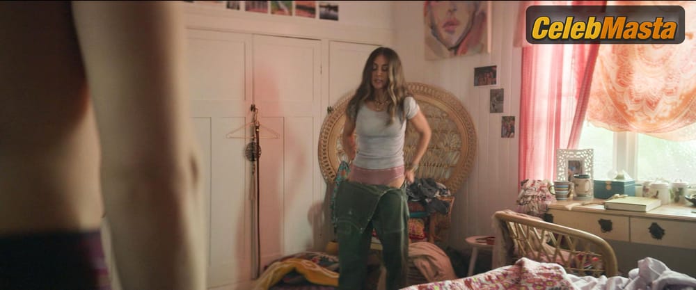 Alison Brie Photos from Apples Never Fall photo 1