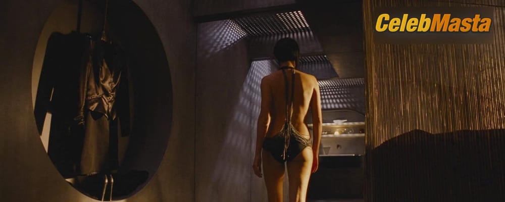 Charlize Theron Sexy Gallery from Aeon Flux photo 1