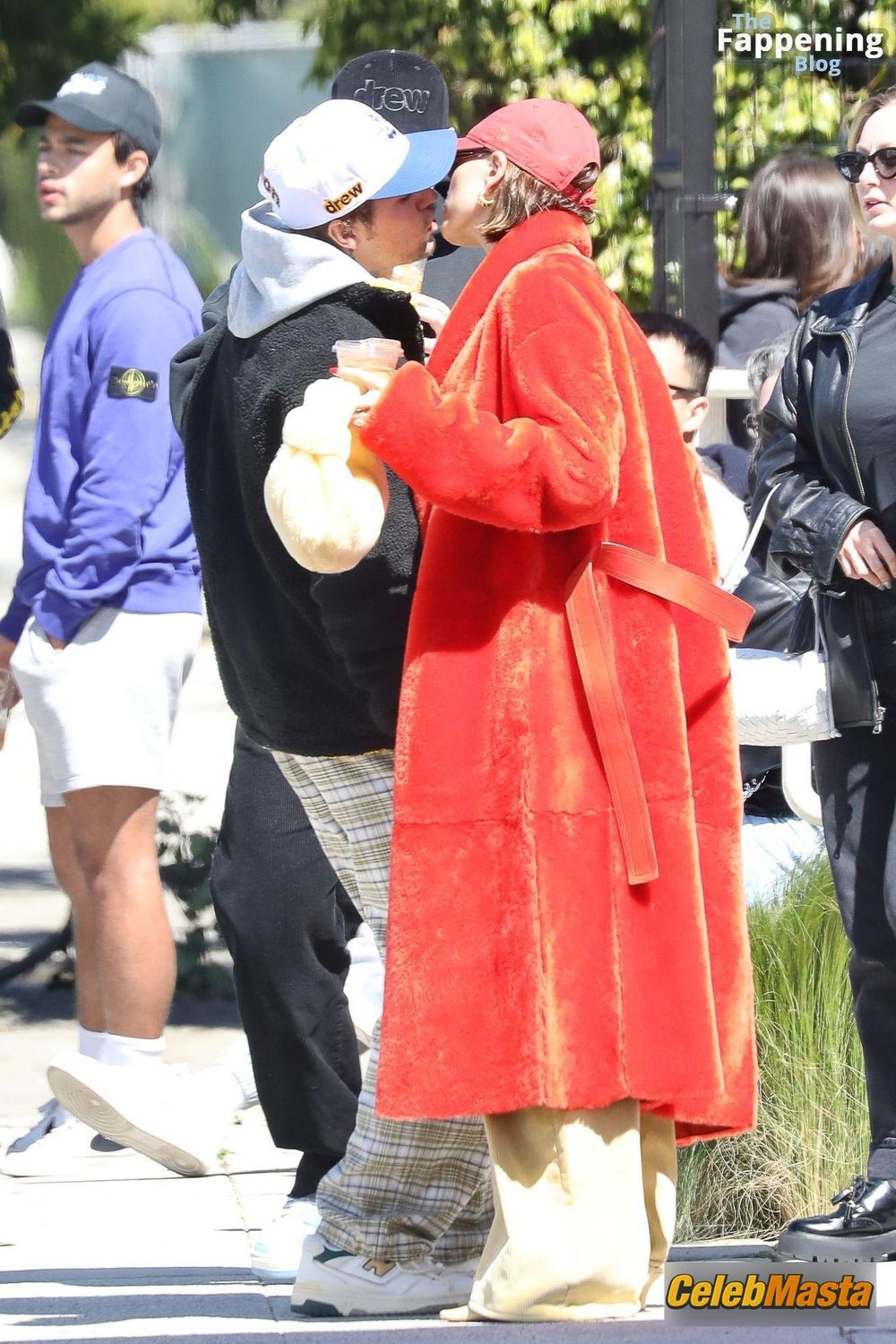 Hailey Baldwin Seen with Justin Bieber Holding Hands and Sharing a Hot Kiss as They Exit the Great White in West Hollywood Photo Gallery photo 1