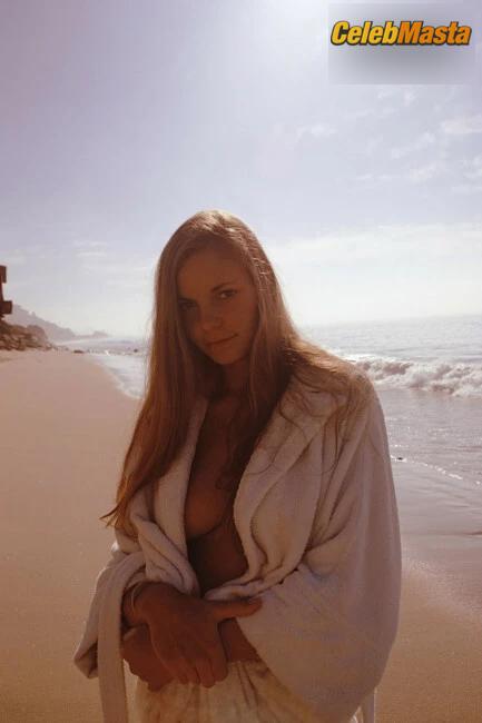 Photo Gallery: Sandy Johnson in Playboy Magazine photo 1