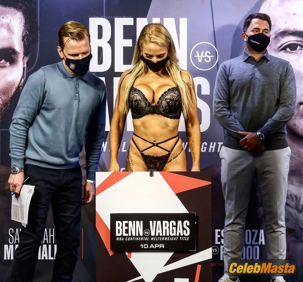 Ebanie Bridges Photo Set: Sexy Shows Off Her Hot Tits Before The Fight photo 1