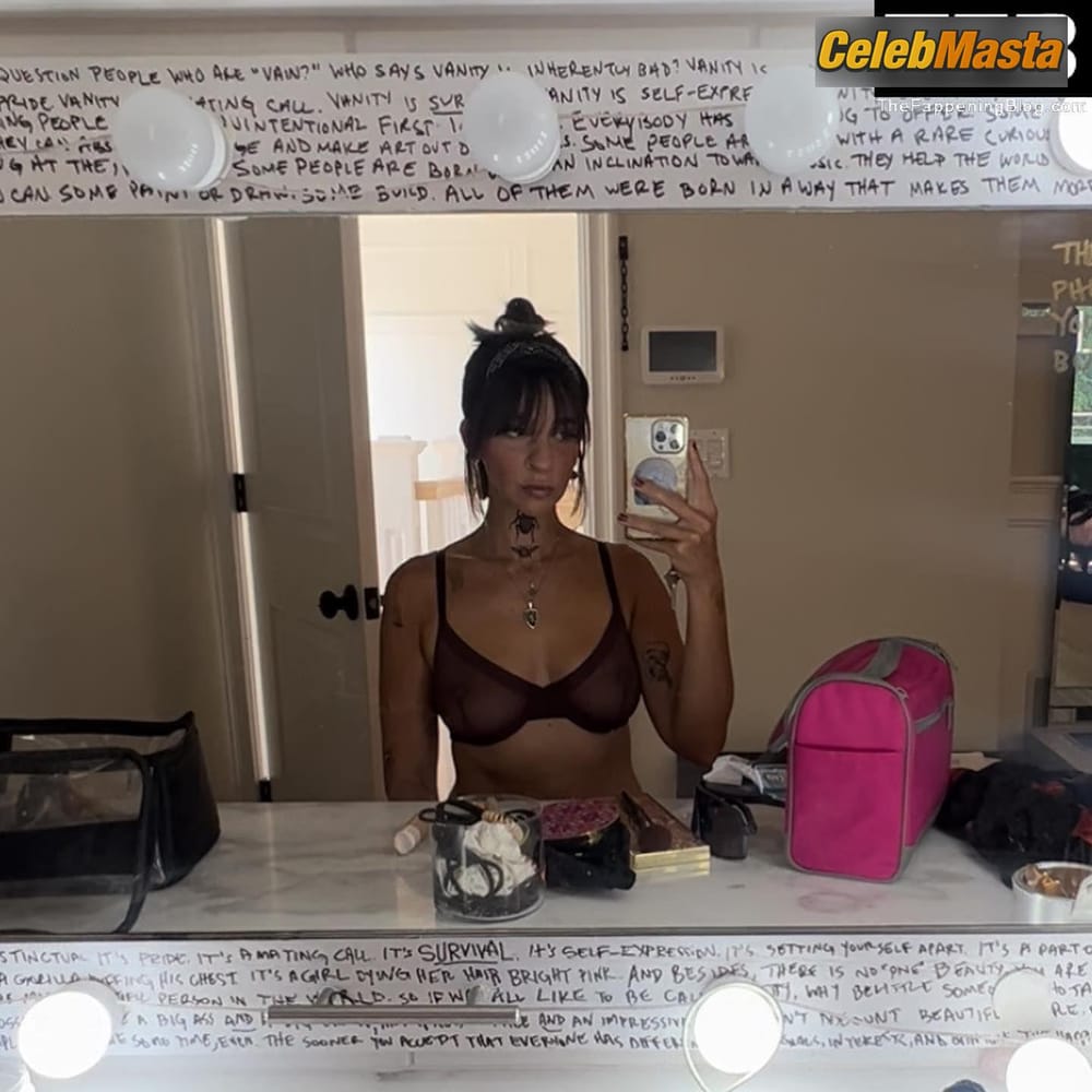Gabbie Hanna Gallery: Sexy Poses Flashing Her Tits In A Mirror Selfie photo 1