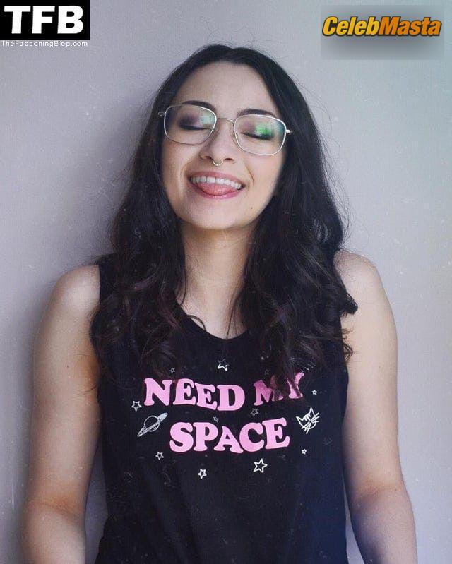 Jodelle Ferland Pics: Sexy Photos Collection photo 1