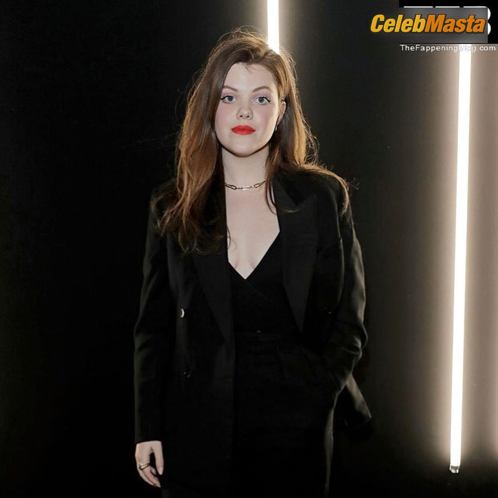 Georgie Henley Photo Set: Sexy Photos Collection photo 1