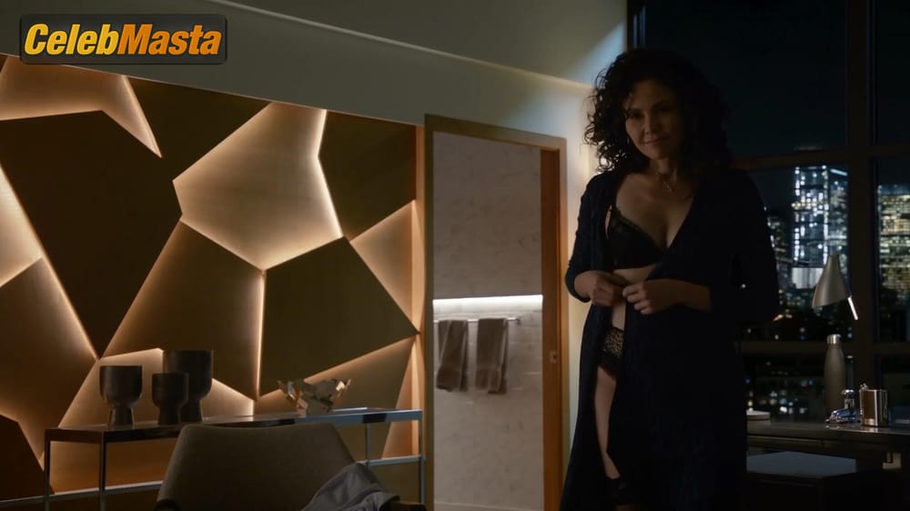 Reiko Aylesworth in Bull (2016)