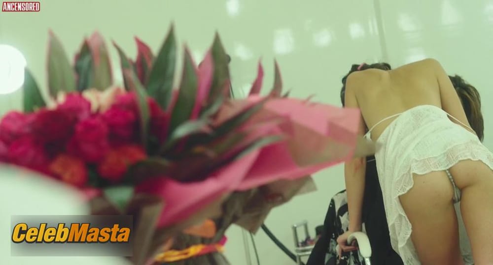 Erika Sawajiri in Helter Skelter (2000)