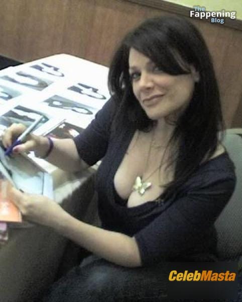 Meredith Salenger in Meredith Salenger Sexy Photos