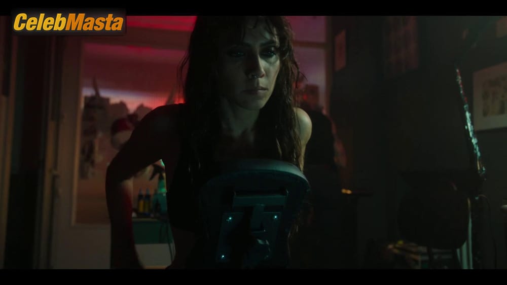 Aura Garrido in Invisible